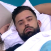 Vincent craque pour Sarah et le fait savoir. "Secret Story 10", sur M6. Le 24 octobre 2016.