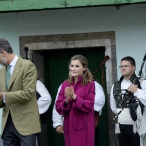 Le roi Felipe VI et la reine Letizia d'Espagne visitaient le 22 octobre 2016 Los Oscos, qui regroupe les communes de San Martin de Oscos, Villanueva de Oscos, Santa Eulalia de Oscos et a été désigné Village exemplaire des Asturies 2016.