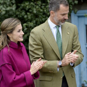 Le roi Felipe VI et la reine Letizia d'Espagne visitaient le 22 octobre 2016 Los Oscos, qui regroupe les communes de San Martin de Oscos, Villanueva de Oscos, Santa Eulalia de Oscos et a été désigné Village exemplaire des Asturies 2016.