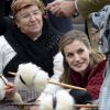 Le roi Felipe VI et la reine Letizia d'Espagne, qui a eu beaucoup de succès auprès de villageoises qui lui ont montré leurs talents pour le tricot, visitaient le 22 octobre 2016 Los Oscos, qui regroupe les communes de San Martin de Oscos, Villanueva de Oscos, Santa Eulalia de Oscos et a été désigné Village exemplaire des Asturies 2016.