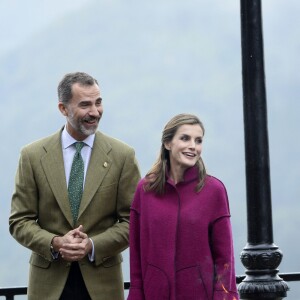 Le roi Felipe VI et la reine Letizia d'Espagne visitaient le 22 octobre 2016 Los Oscos, qui regroupe les communes de San Martin de Oscos, Villanueva de Oscos, Santa Eulalia de Oscos et a été désigné Village exemplaire des Asturies 2016.