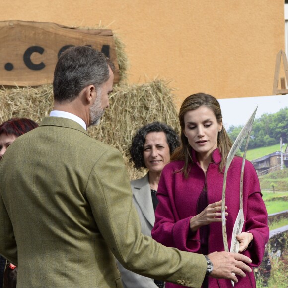 Le roi Felipe VI et la reine Letizia d'Espagne visitaient le 22 octobre 2016 Los Oscos, qui regroupe les communes de San Martin de Oscos, Villanueva de Oscos, Santa Eulalia de Oscos et a été désigné Village exemplaire des Asturies 2016.