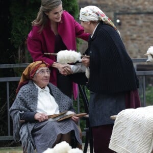 Le roi Felipe VI et la reine Letizia d'Espagne visitaient le 22 octobre 2016 Los Oscos, qui regroupe les communes de San Martin de Oscos, Villanueva de Oscos, Santa Eulalia de Oscos et a été désigné Village exemplaire des Asturies 2016.