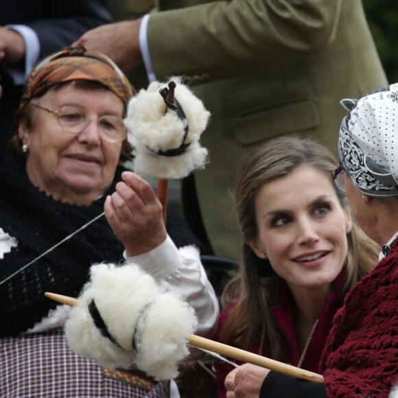 Le roi Felipe VI et la reine Letizia d'Espagne visitaient le 22 octobre 2016 Los Oscos, qui regroupe les communes de San Martin de Oscos, Villanueva de Oscos, Santa Eulalia de Oscos et a été désigné Village exemplaire des Asturies 2016.