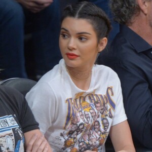 Kendall Jenner et Karlie Kloss lors du match de basket-ball qui oppose l'équipe de Los Angeles aux Rockets de Houston, le 26 octobre 2016 au Staples Center