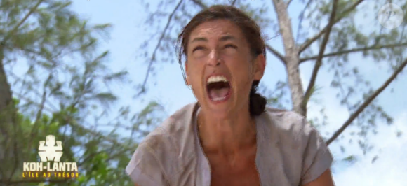 Julie, à bout de force, explose et craque dans "Koh-Lanta, L'île au trésor". Le 28 octobre 2016.