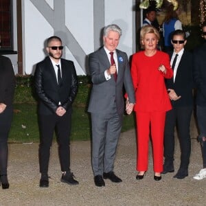 Katy Perry déguisée en Hillary Clinton avec un ami déguisé en Bill Clinton et Orlando Bloom ( derrière avec le masque cheveux orange) à la fête d'halloween de Kate Hudson à Brentwood le 28 octobre 2016