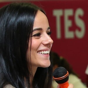 La chanteuse Alizée a assuré la dictée ELA le 17 octobre 2016, au collège de Porticcio.