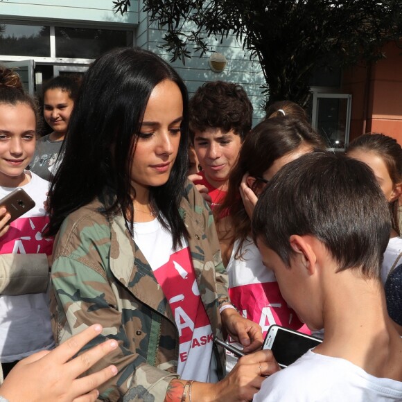 La chanteuse Alizée a assuré la dictée ELA le 17 octobre 2016, au collège de Porticcio.