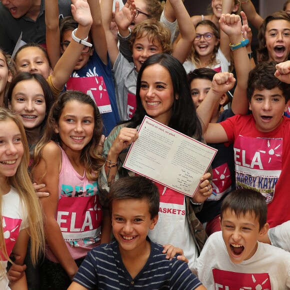 La chanteuse Alizée a assuré la dictée ELA le 17 octobre 2016, au collège de Porticcio.