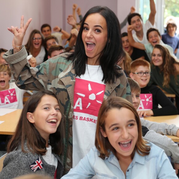 La chanteuse Alizée a assuré la dictée ELA le 17 octobre 2016, au collège de Porticcio.