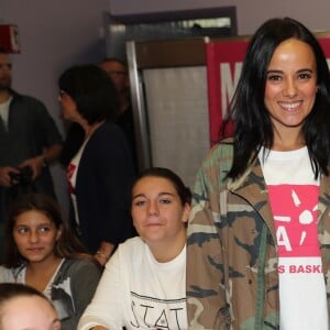 La chanteuse Alizée a assuré la dictée ELA le 17 octobre 2016, au collège de Porticcio.