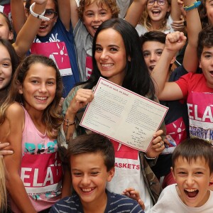 La chanteuse Alizée a assuré la dictée ELA le 17 octobre 2016, au collège de Porticcio.