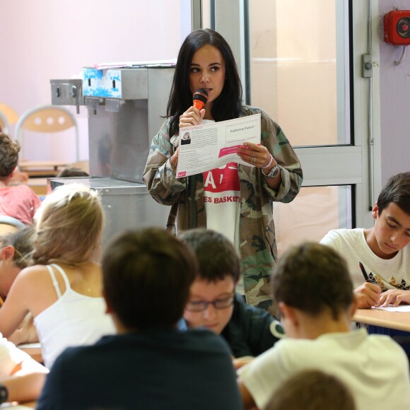 La chanteuse Alizée a assuré la dictée ELA le 17 octobre 2016, au collège de Porticcio.