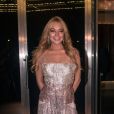 Lindsay Lohan pose devant l'entrée de son nouveau nightclub à Athènes en Grèce, le 15 octobre 2016 © Aristidis Vafeiadakis via Zuma/Bestimage