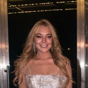 Lindsay Lohan pose devant l'entrée de son nouveau nightclub à Athènes en Grèce, le 15 octobre 2016 © Aristidis Vafeiadakis via Zuma/Bestimage