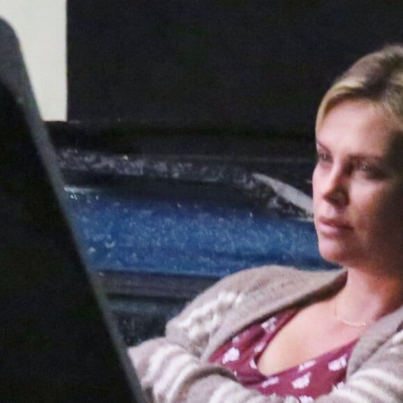 Exclusif - Charlize Theron enceinte pour le tournage du film 'Tully' à Vancouver, le 14 octobre 2016 F