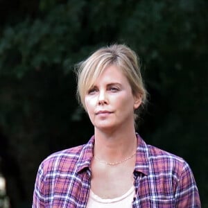 Charlize Theron a pris du poids pour le tournage du film Tully à Vancouver, le 26 septembre 2016