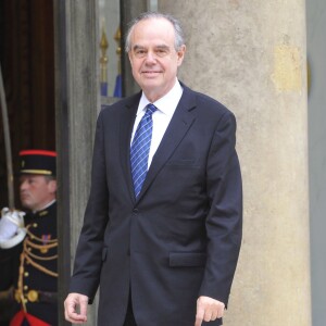 Frédéric Mitterrand participe au premier conseil des ministres du nouveau gouvernement au palais de l'Elysée le 17 novembre 2010.