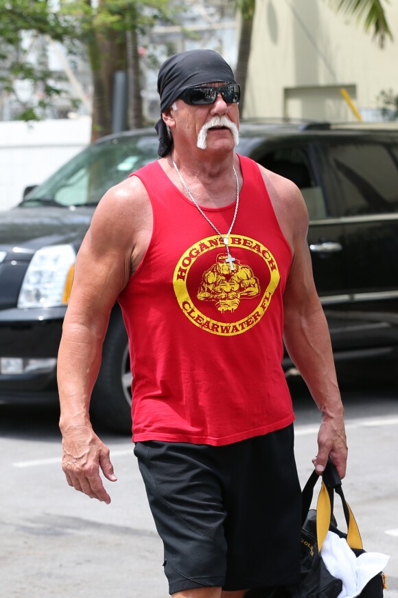 Hulk Hogan et sa femme Jennifer McDaniel sortent de leur cours de gym en compagnie de Dave Grutman, célèbre patron de boite de nuit à Miami le 22 Avril 2016. © CPA/Bestimage