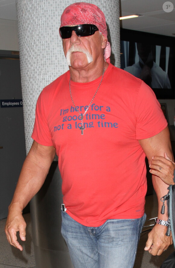 Hulk Hogan arrive à l'aéroport de LAX à Los Angeles, le 5 décembre 2014