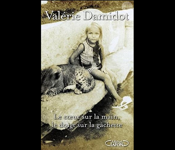 Couverture du livre Le coeur sur la main, le doigt sur la gâchette, livre autobiographique de Valérie Damidot