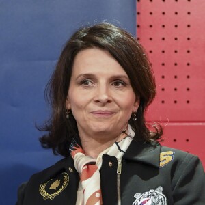 Juliette Binoche participe à une rencontre organisée par le mouvement "Fraternité Générale !" à la Fnac Saint-Lazare à Paris, le 2 novembre 2016. © Pierre Perusseau/Bestimage