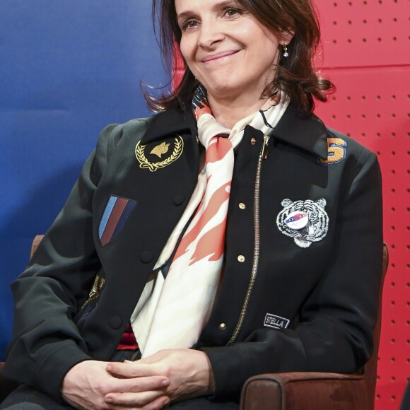 Juliette Binoche participe à une rencontre organisée par le mouvement "Fraternité Générale !" à la Fnac Saint-Lazare à Paris, le 2 novembre 2016. © Pierre Perusseau/Bestimage