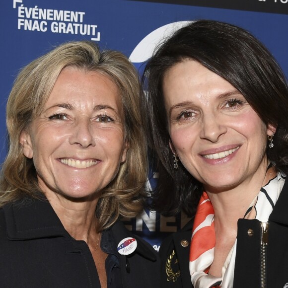 Claire Chazal et Juliette Binoche participent à une rencontre organisée par le mouvement "Fraternité Générale !" à la Fnac Saint-Lazare à Paris, le 2 novembre 2016. © Pierre Perusseau/Bestimage