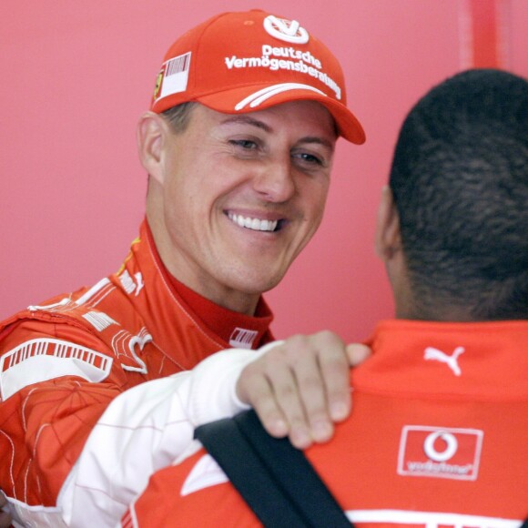 Michael Schumacher essaie la nouvelle Ferrari le 13 novembre 2007 à Barcelone.