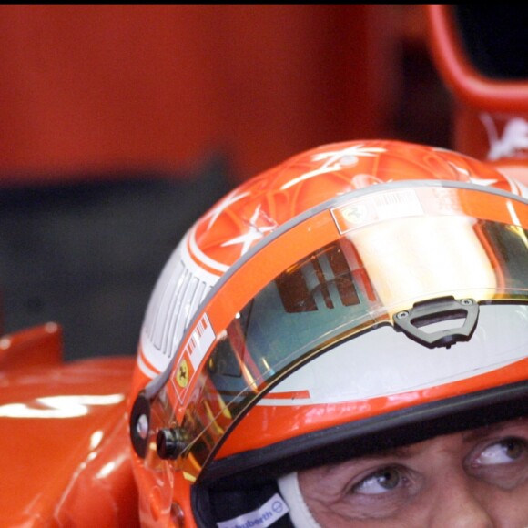 Michael Schumacher essaie la nouvelle Ferrari le 13 novembre 2007 à Barcelone.