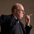 Gary Oldman méconnaissable en Winston Churchill dans le film Darkest Hour. Sortie en salles fin 2017.