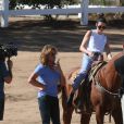 Exclusif - Caitlyn Jenner et sa fille Kendall font de l'équitation à Santa Clarita, le 23 octobre 2016.