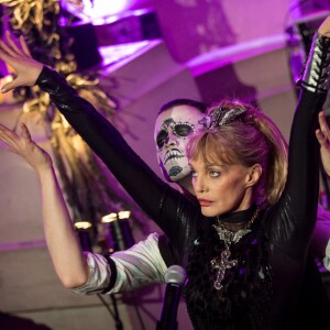 Arielle Dombasle au Grand Palais Paris le 26 octobre 2016 © Cyril Moreau / Bestimage