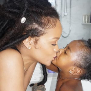 Rihanna toujours aussi gaga de sa nièce Majesty, sur Instagram le 6 novembre 2016.