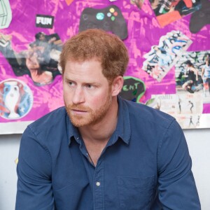 Le prince Harry visite un studio d'enregistrement à Nottingham le 26 octobre 2016.