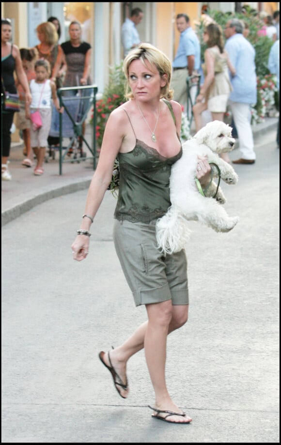 Patricia Kaas et sa chienne Tequila à St Tropez, le 7 août 2006