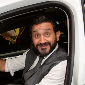 Cyril Hanouna - Présentation du Renault Trezor concept car électrique pendant la 119ème édition du Mondial de l'Automobile 2016 au Paris Expo Porte de Versailles à Paris, France, le 29 septembre 2016. © Rachid Bellak/Bestimage Présentation Renault Trezor electric concept car during the Paris Motor Show at Paris Expo Porte de Versailles in Paris, France on September 29th, 2016. © Rachid Bellak/Bestimage