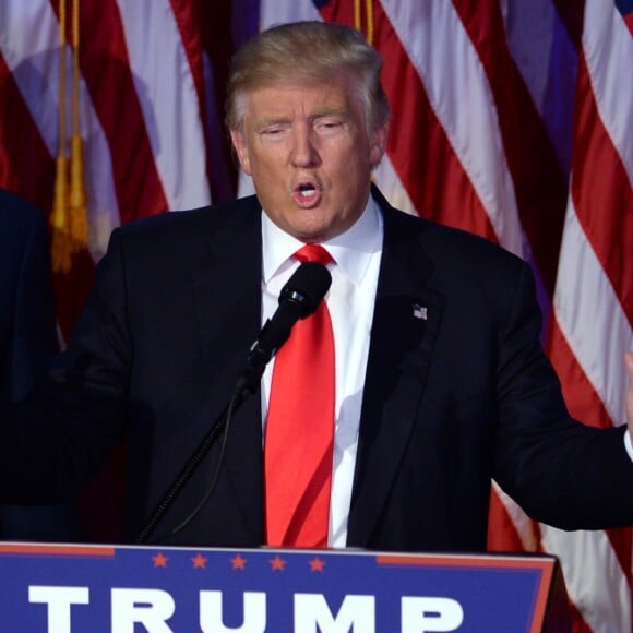  Donald Trump avec son fils Barron, sa fille Ivanka et sa femme Melania lors de son discours au Hilton New York après son élection à la présidence des Etats-Unis. New York, le 9 novembre 2016. 