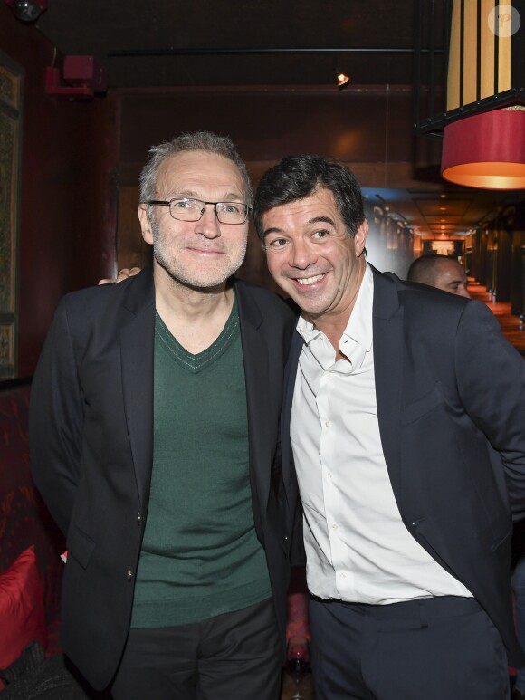 Stéphane Plaza pose avec Laurent Ruquier pour le lancement de son livre "Net Vendeur" (éditions Cherche Midi) au Buddha Bar à Paris, France, le 9 novembre 2016.