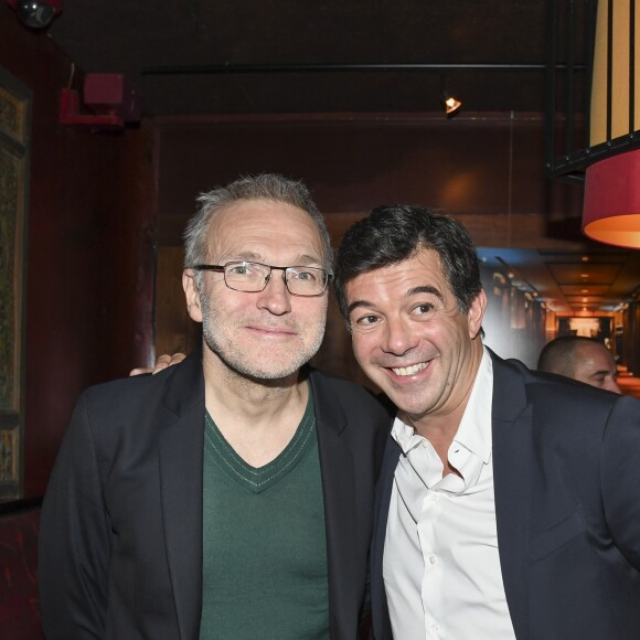 Stéphane Plaza pose avec Laurent Ruquier pour le lancement de son livre "Net Vendeur" (éditions Cherche Midi) au Buddha Bar à Paris, France, le 9 novembre 2016.