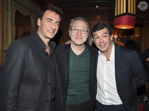 Stéphane Plaza pose avec Laurent Ruquier et Arnaud Gidoin pour le lancement de son livre "Net Vendeur" (éditions Cherche Midi) au Buddha Bar à Paris, France, le 9 novembre 2016. 