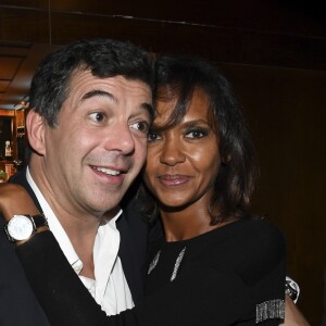 Stéphane Plaza pose avec Karine Le Marchand pour le lancement de son livre "Net Vendeur" (éditions Cherche Midi) au Buddha Bar à Paris, France, le 9 novembre 2016.