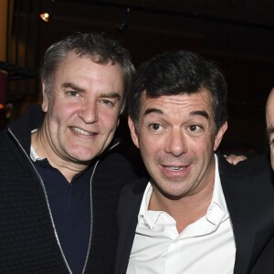 Stéphane Plaza pose avec Philippe Héraclès (Président-directeur général des éditions Cherche herche Midi) pour le lancement de son livre "Net Vendeur"au Buddha Bar à Paris, France, le 9 novembre 2016.