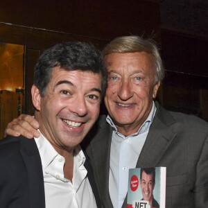 Stéphane Plaza pose avec Olivier Lejeune  pour le lancement de son livre "Net Vendeur" (éditions Cherche Midi) au Buddha Bar à Paris, France, le 9 novembre 2016.