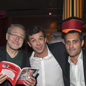 Stéphane Plaza pose avec Arnaud Gidoin, Laurent Ruquier et David Setrouk pour le lancement de son livre "Net Vendeur" (éditions Cherche Midi) au Buddha Bar à Paris, France, le 9 novembre 2016.