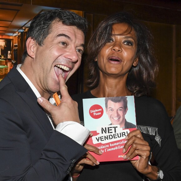 Stéphane Plaza pose avec Karine Le Marchand pour le lancement de son livre "Net Vendeur" (éditions Cherche Midi) au Buddha Bar à Paris, France, le 9 novembre 2016.