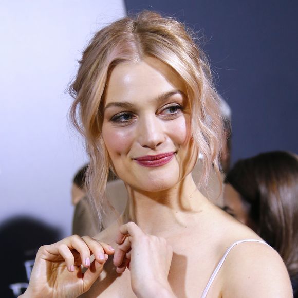 Alison Sudol llors de la première du film "Fantastic Beasts and Where to Find Them" (Les Animaux Fantastiques) au Alice Tully Hall du Lincoln Center à New York, le 10 novembre 2016. © Charles Guerin/Bestimage