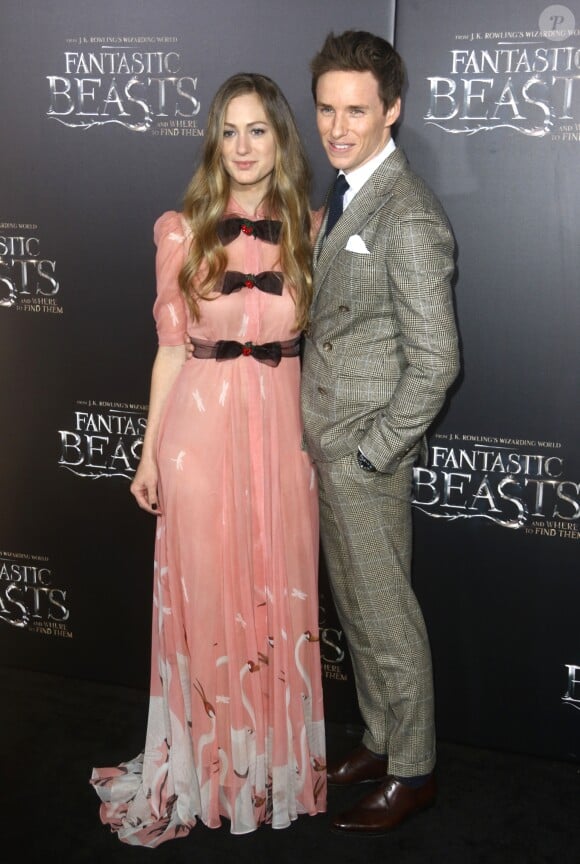 Eddie Redmayne et sa femme Hannah Bagshawe lors de la première du film "Fantastic Beasts and Where to Find Them" (Les Animaux Fantastiques) au Alice Tully Hall du Lincoln Center à New York, le 10 novembre 2016.