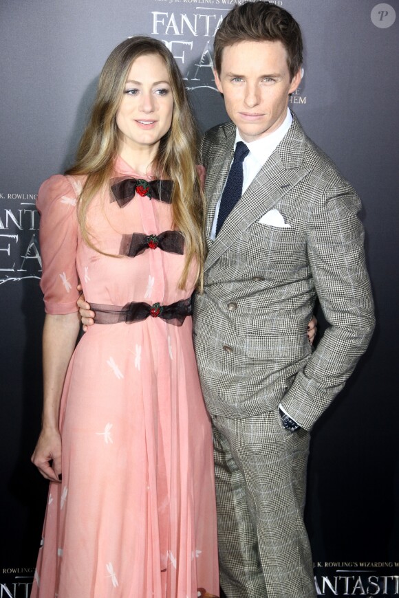 Eddie Redmayne et sa femme Hannah Bagshawe lors de la première du film "Fantastic Beasts and Where to Find Them" (Les Animaux Fantastiques) au Alice Tully Hall du Lincoln Center à New York, le 10 novembre 2016.